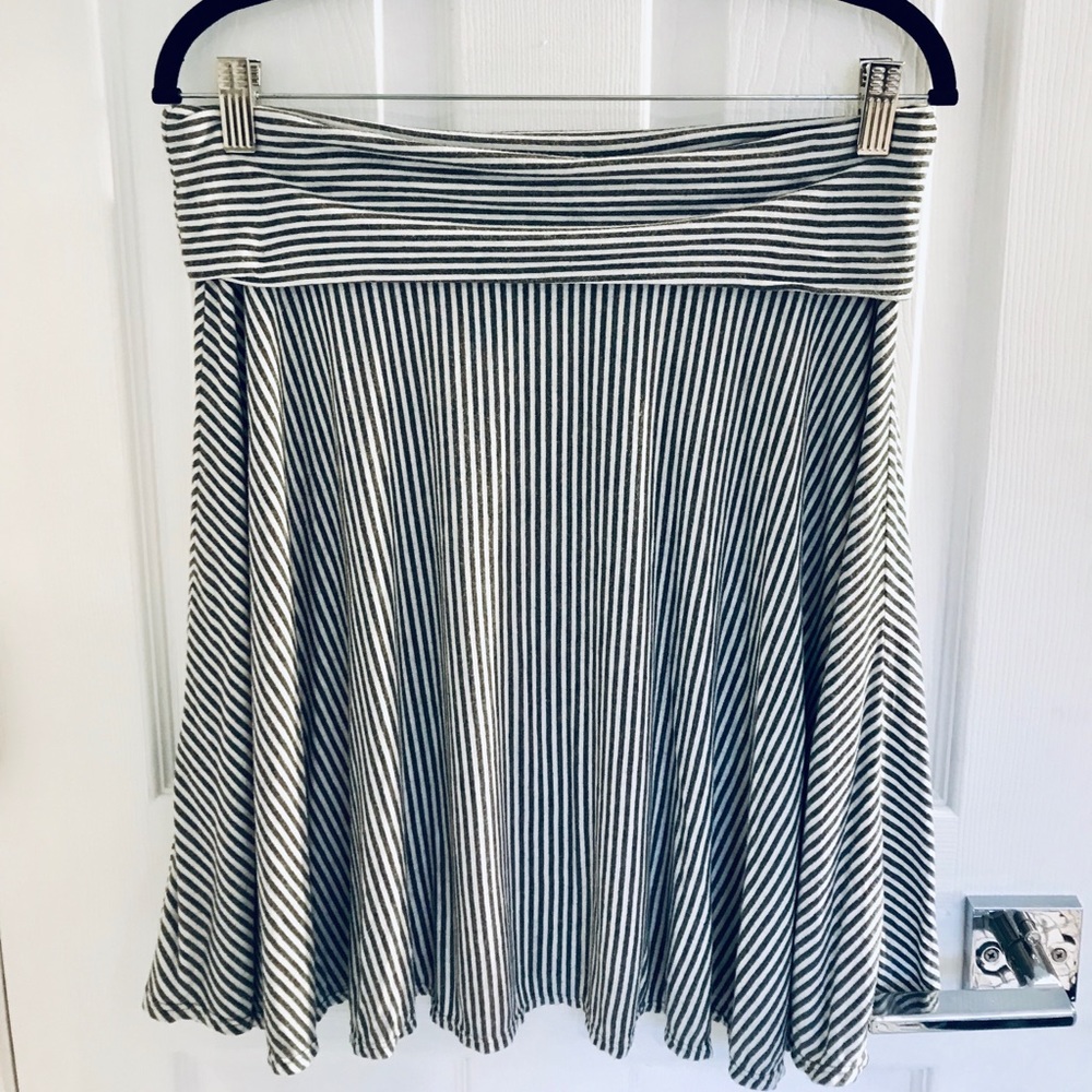Max Studio Jersey Gray/White Striped Skirt M